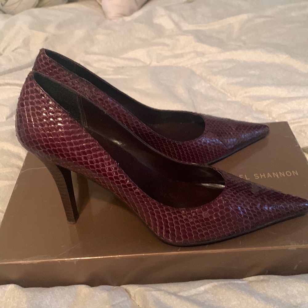 Pointed heels